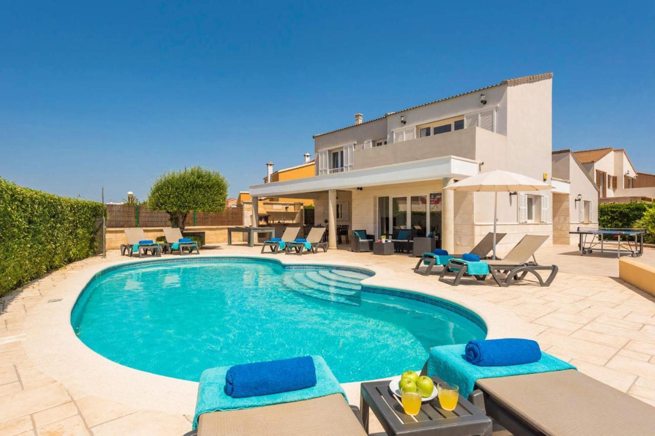 Gris 4 Bedroom Villa, Cala'n Forcat Villa